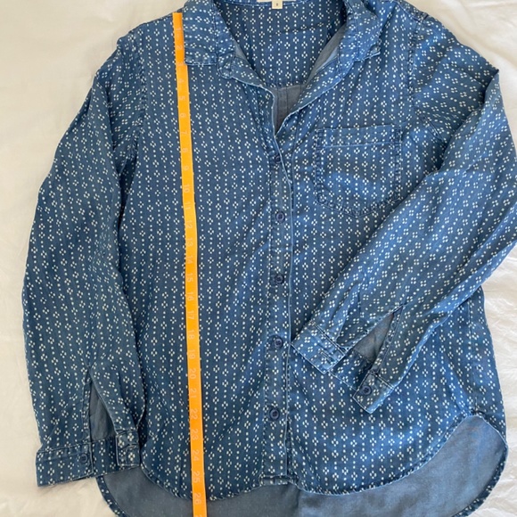NWOT Cloth & Stone Medium Blue Chambray Blouse Size Small - Picture 3 of 5